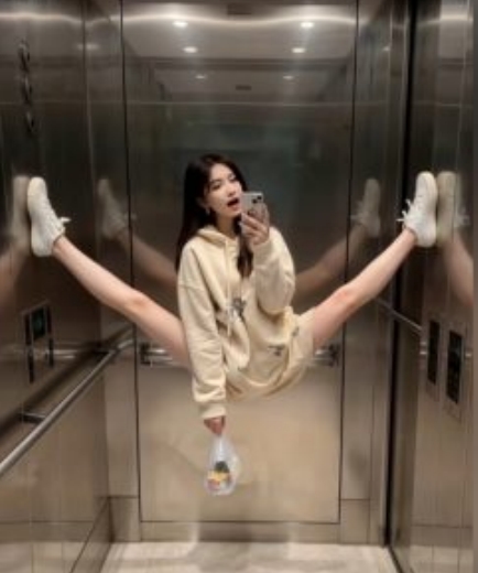 AI生成电梯一字马美女制作教程，条条流量上万，别再在外面被割韭菜了，全流程实操-快赚